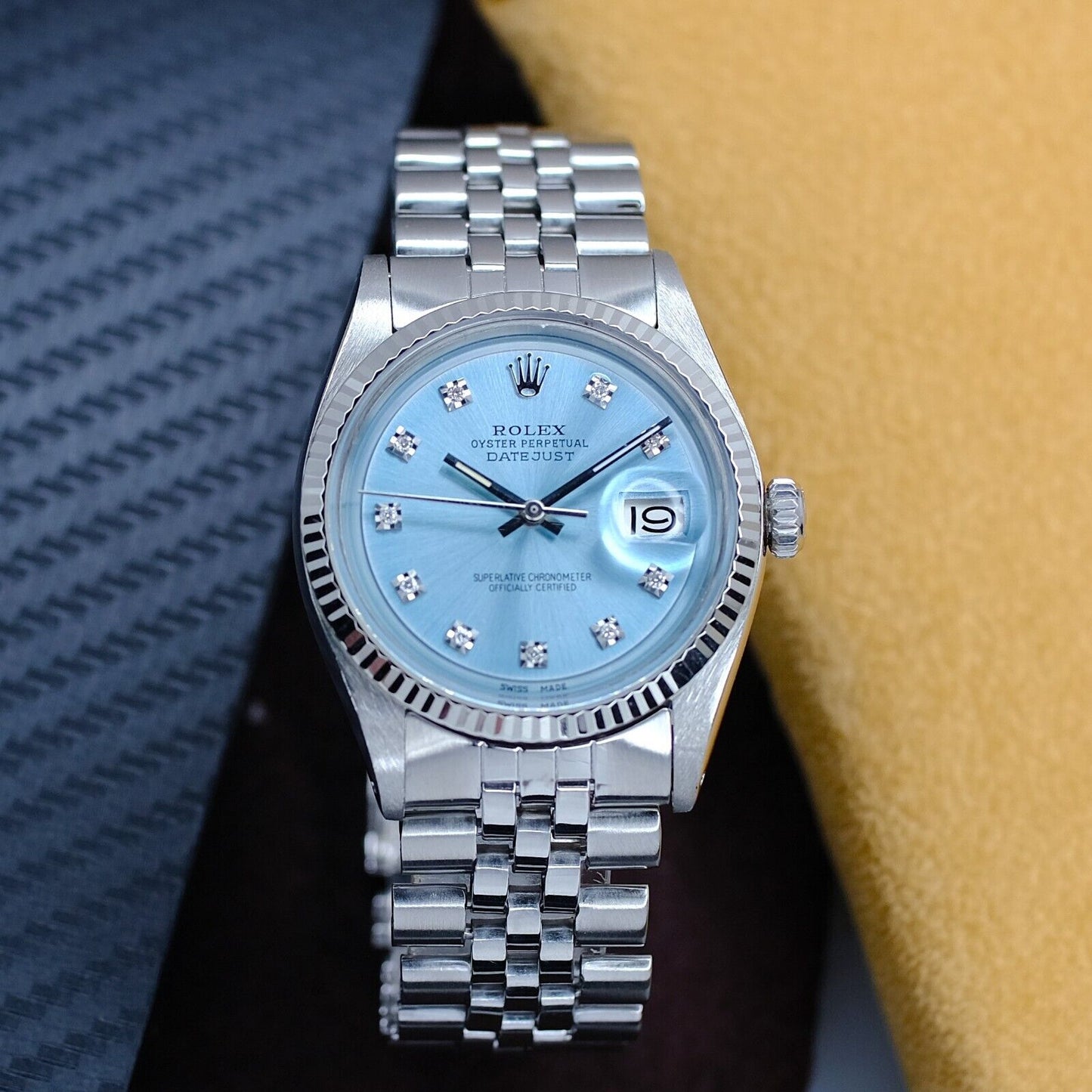 🔹 Rolex Date Dust – Signature Style in Stunning Dials
